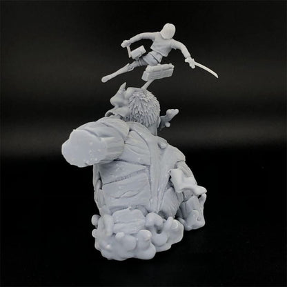 Titan Cuirassé vs Mikasa Ackerman Figuur - Attack on Titan™